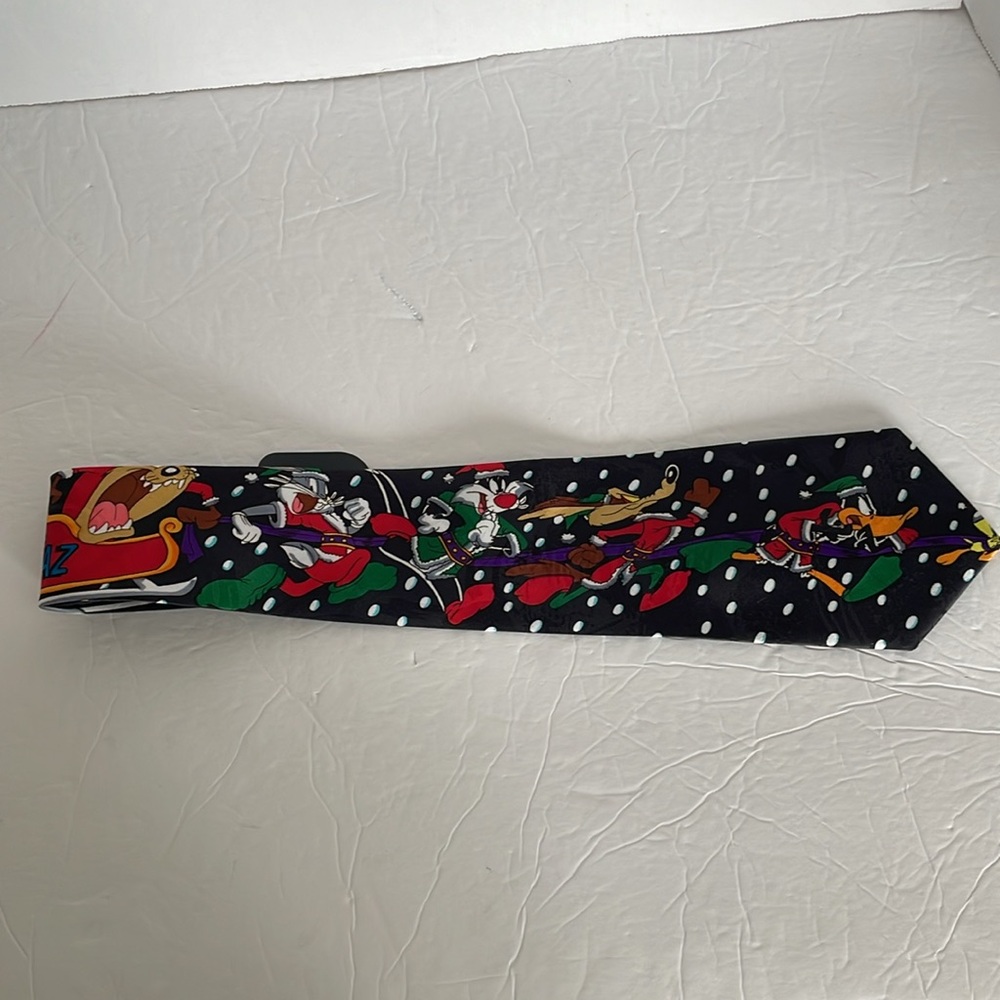 Looney Tunes Mania By Warner Bros.  Christmas tie NWT